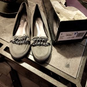 New in Box B. Makowsky Classic Greer  Suede Shoes Size 9 - Grey